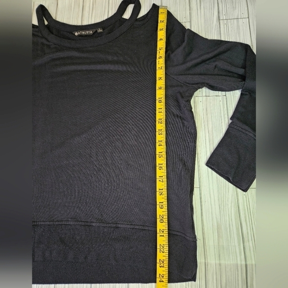 Athleta Cut Out Ribbed Crewneck Sweater in Black Size Large - Picture 5 of 8